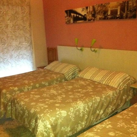 Hostal Neptuno กาเซเรส ภายนอก รูปภาพ
