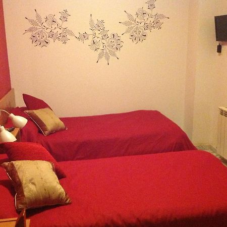 Hostal Neptuno กาเซเรส ภายนอก รูปภาพ