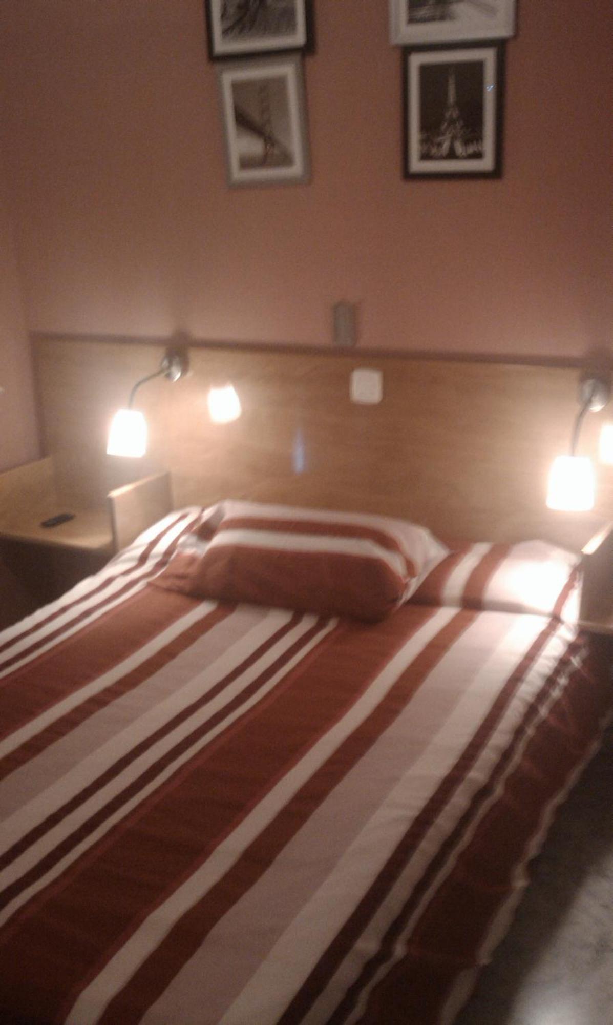 Hostal Neptuno กาเซเรส ภายนอก รูปภาพ