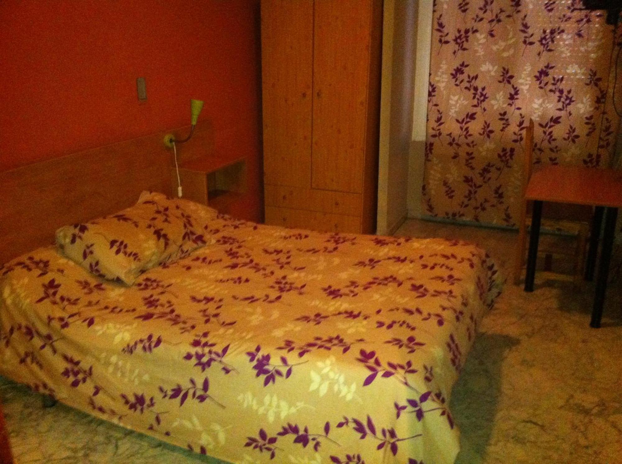Hostal Neptuno กาเซเรส ภายนอก รูปภาพ