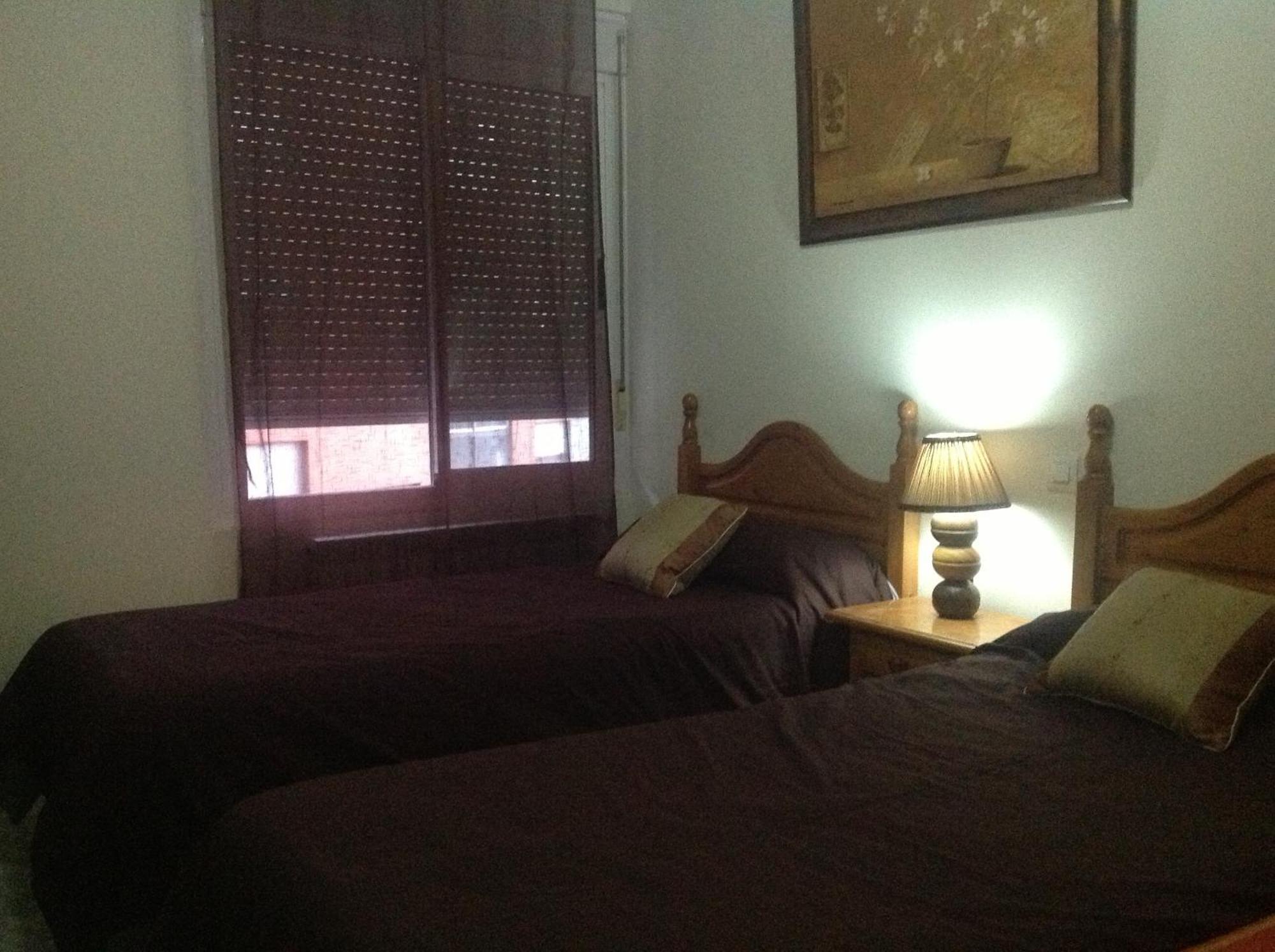 Hostal Neptuno กาเซเรส ภายนอก รูปภาพ