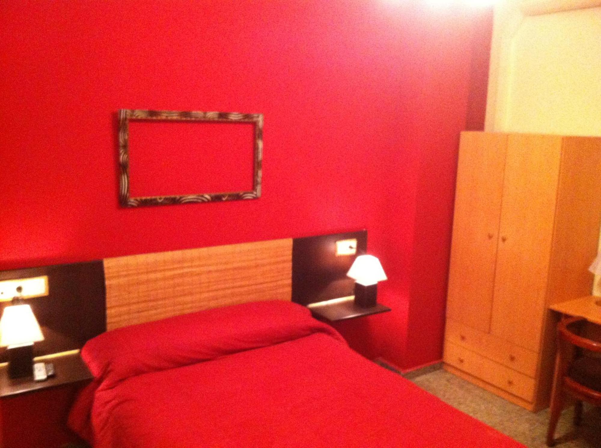 Hostal Neptuno กาเซเรส ภายนอก รูปภาพ