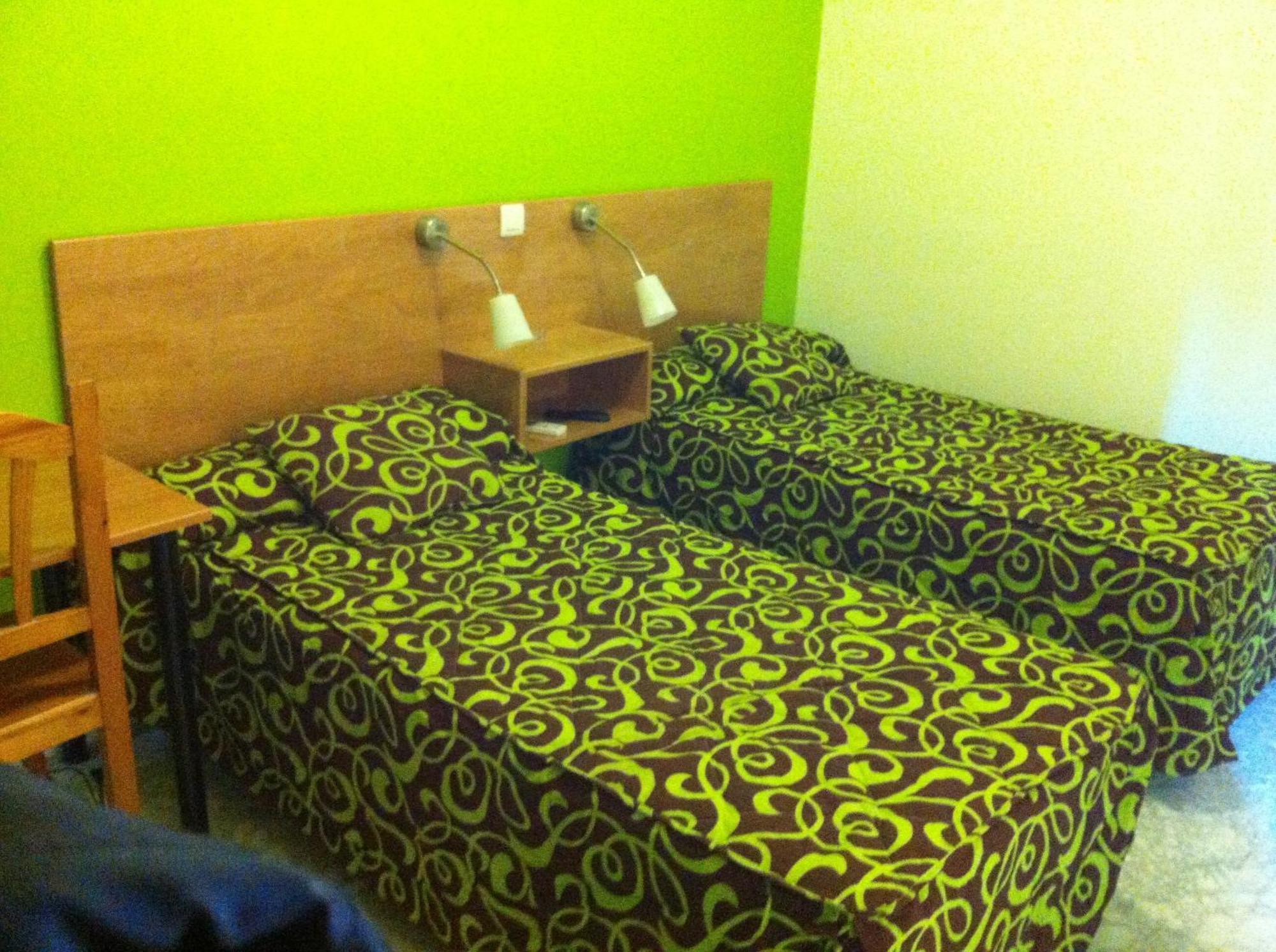 Hostal Neptuno กาเซเรส ภายนอก รูปภาพ
