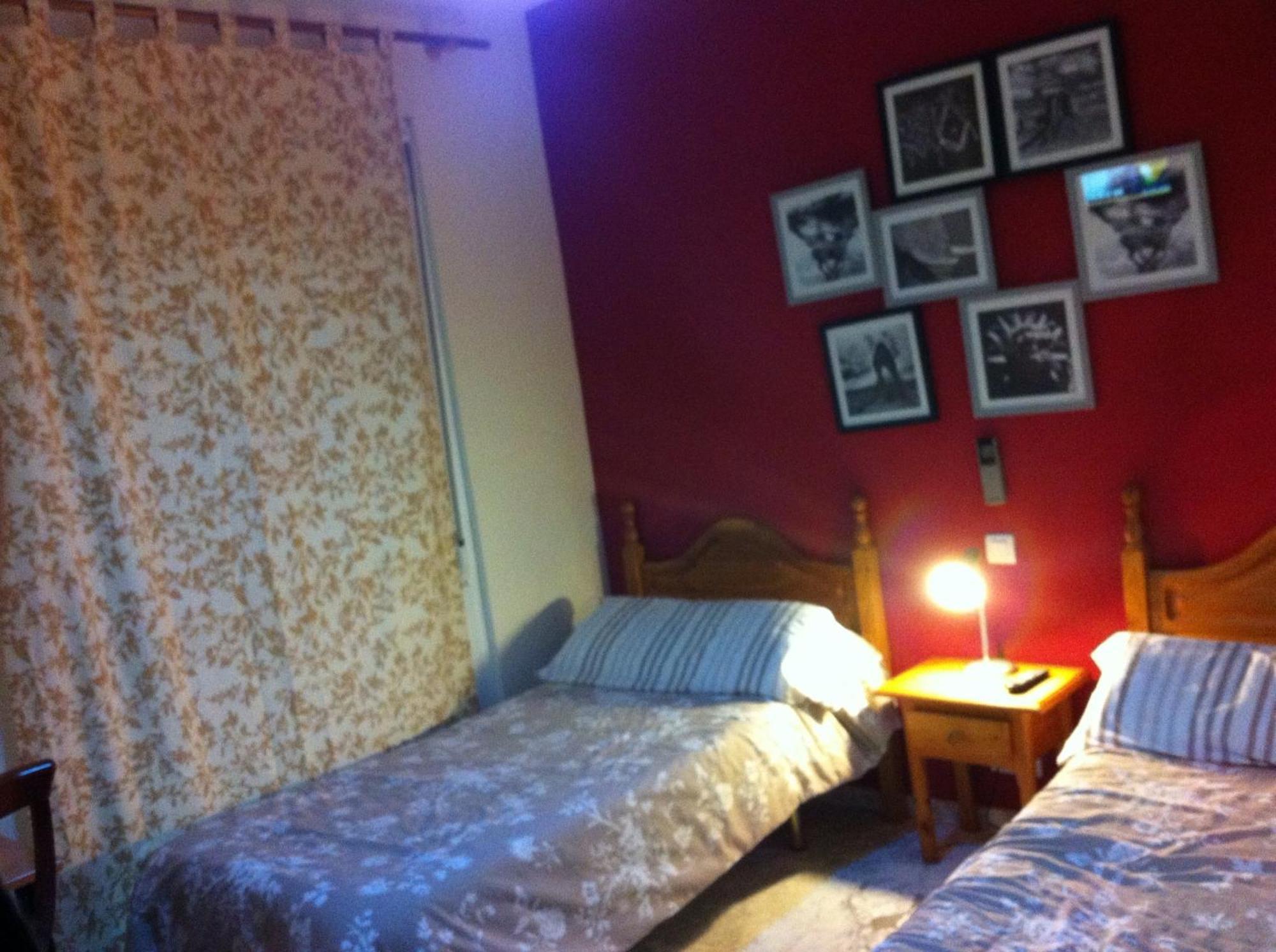 Hostal Neptuno กาเซเรส ภายนอก รูปภาพ