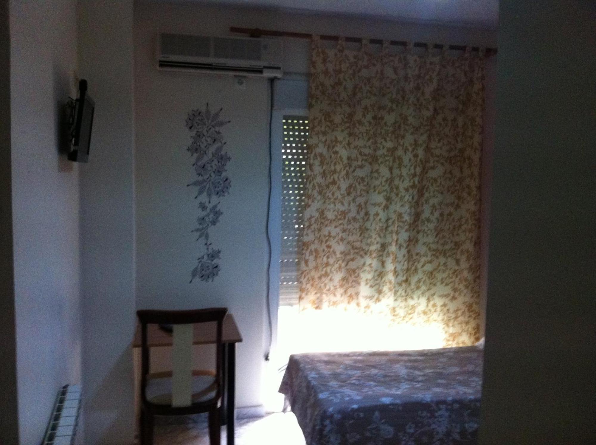 Hostal Neptuno กาเซเรส ภายนอก รูปภาพ