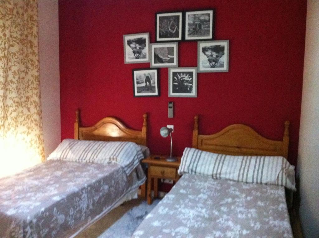 Hostal Neptuno กาเซเรส ภายนอก รูปภาพ