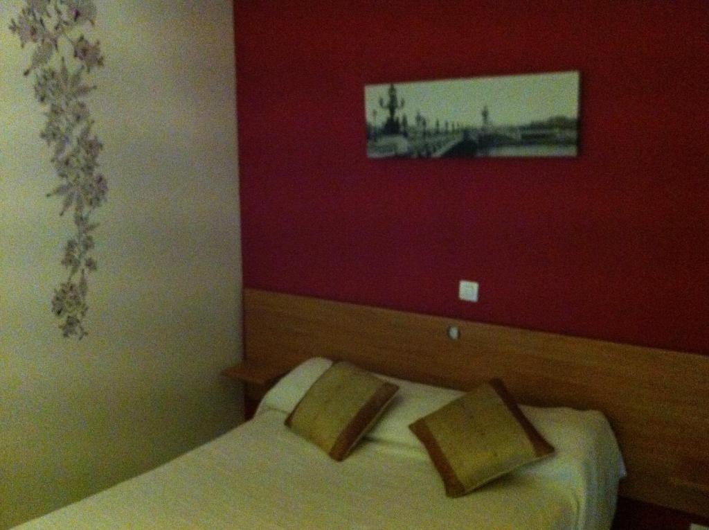 Hostal Neptuno กาเซเรส ภายนอก รูปภาพ
