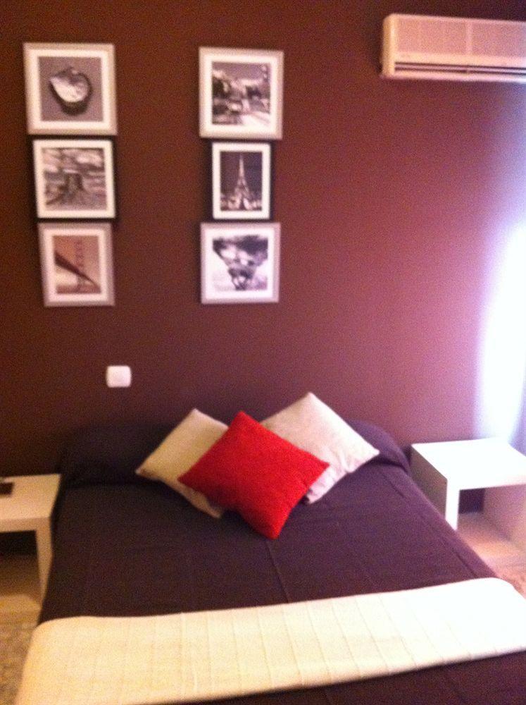 Hostal Neptuno กาเซเรส ภายนอก รูปภาพ