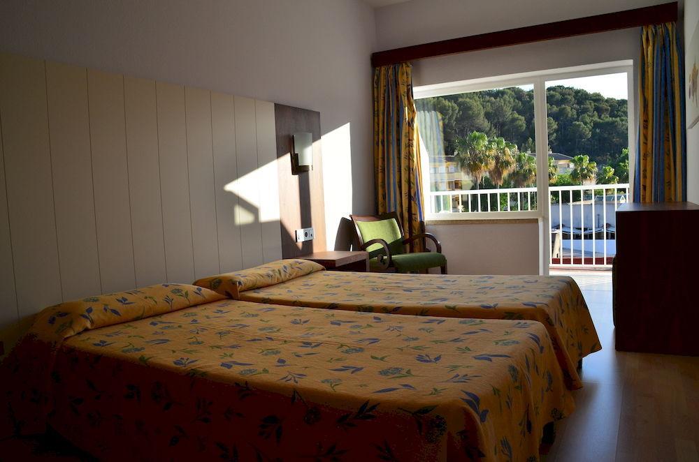 Hostal Neptuno กาเซเรส ภายนอก รูปภาพ