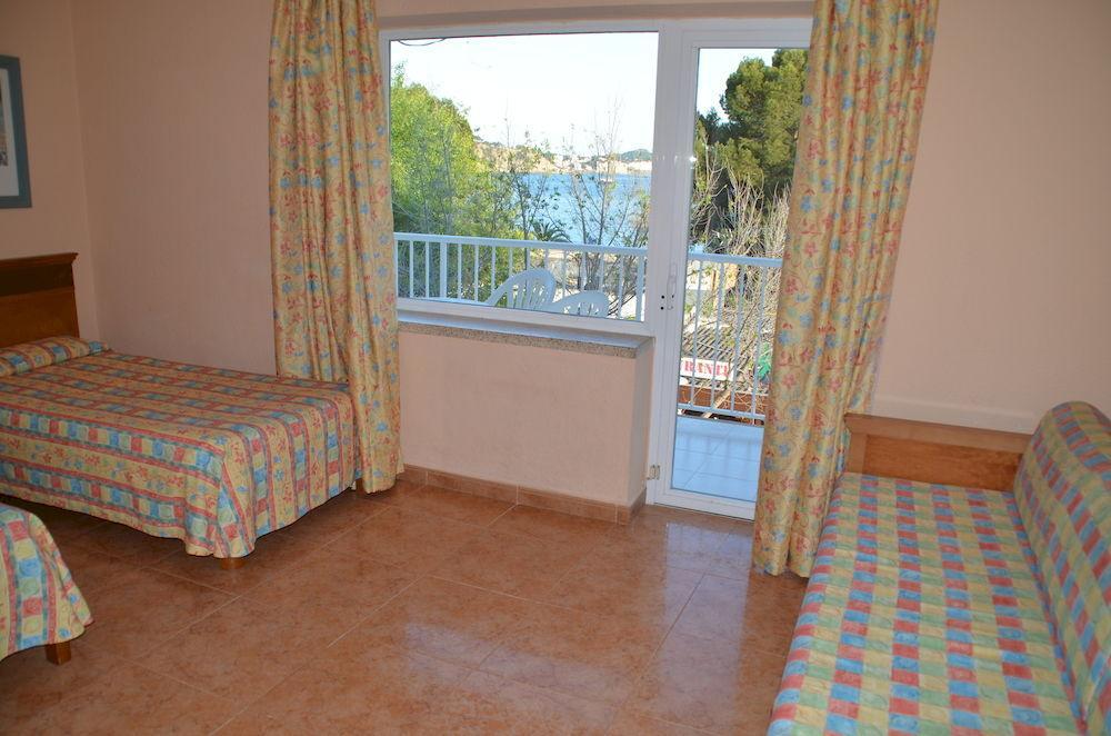 Hostal Neptuno กาเซเรส ภายนอก รูปภาพ