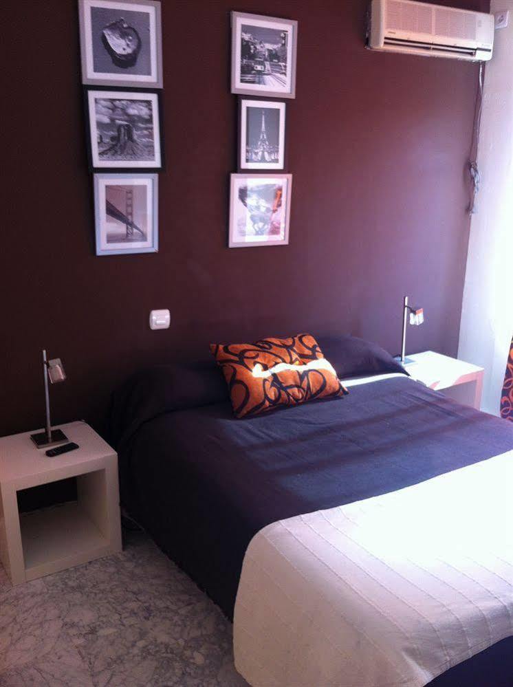 Hostal Neptuno กาเซเรส ภายนอก รูปภาพ